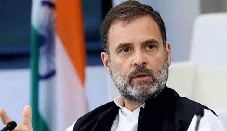 केरल के वायनाड में राहुल गांधी बोले- देश में अडाणी के लिए कानून अलग केरल के वायनाड में राहुल गांधी बोले- देश में अडाणी के लिए कानून अलग