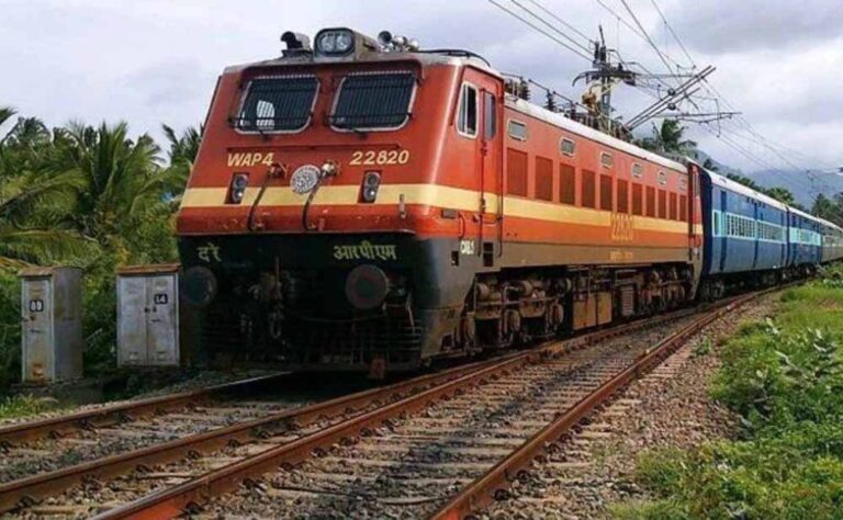 महाकुंभ को ध्यान में रखकर रेलवे ने संगम में स्नान करने वाले श्रद्वालुओं को बड़ी सुविधा दी, चलेंगी पांच स्पेशल ट्रेनें महाकुंभ को ध्यान में रखकर रेलवे ने संगम में स्नान करने वाले श्रद्वालुओं को बड़ी सुविधा दी, चलेंगी पांच स्पेशल ट्रेनें