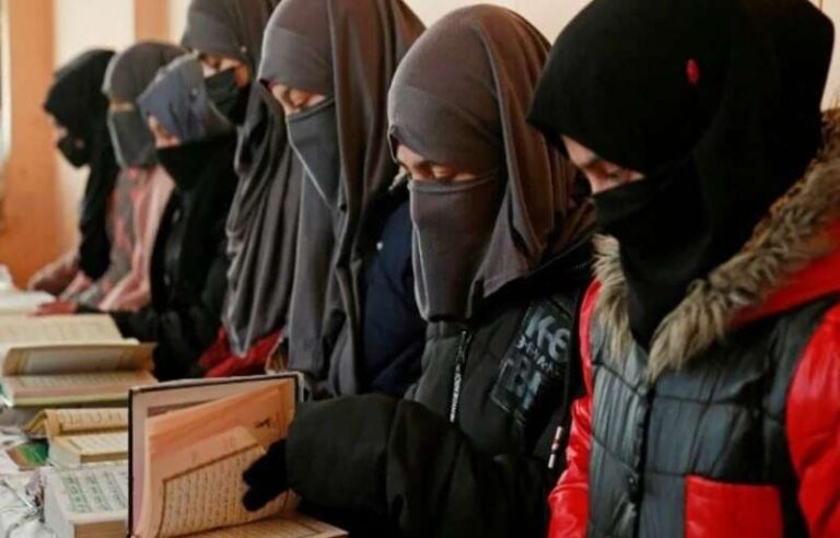 तालिबान ने अफगान संस्थानों को महिला चिकित्सा शिक्षा बंद करने का आदेश दिया