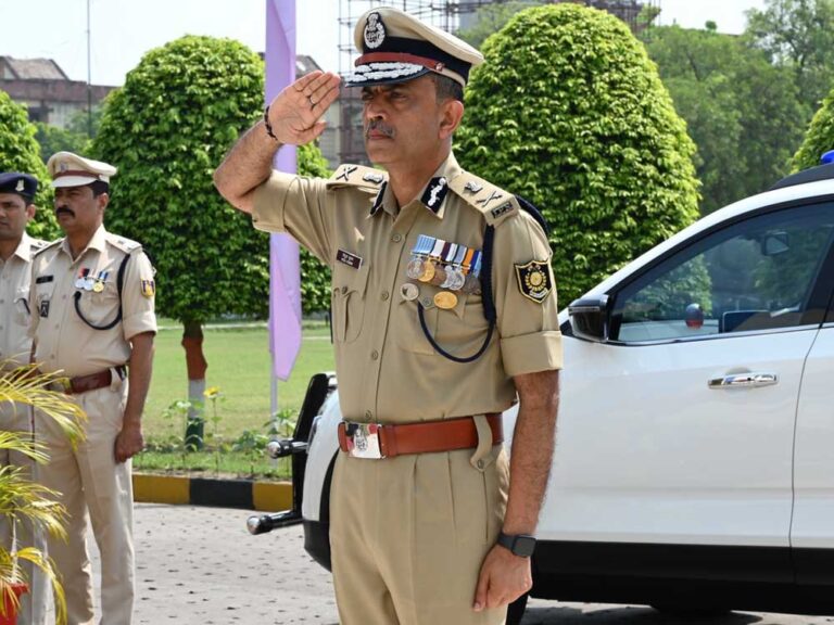 CG News: बीजापुर पहुंचे CRPF के DG वितुल कुमार CG News: बीजापुर पहुंचे CRPF के DG वितुल कुमार