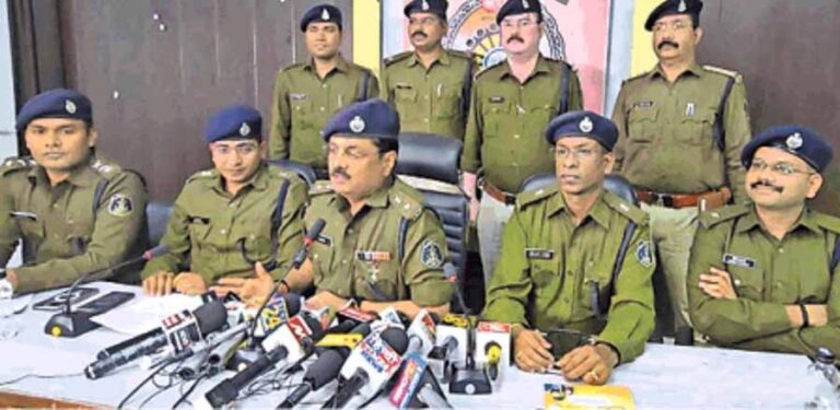 नशीली दवा के अवैध कारोबार से कमाई संपत्ति पुलिस ने की सीज