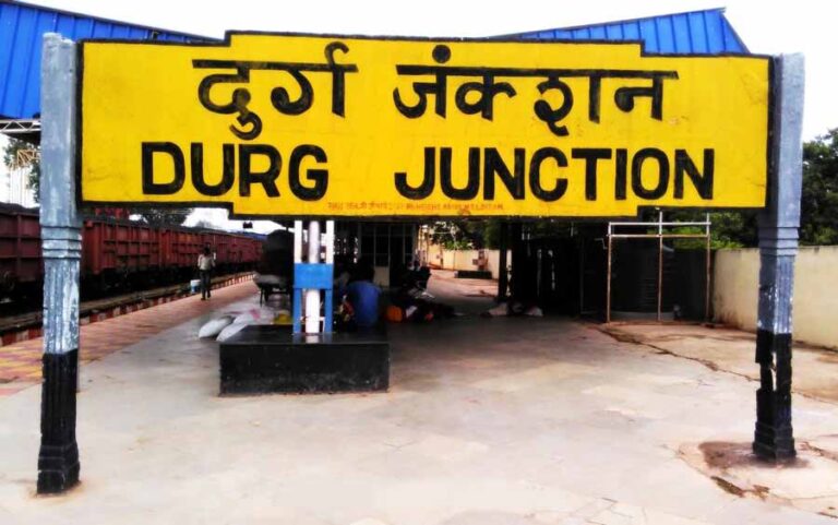 दुर्ग में वॉशिंग लाईन में AC कोच पटरी से उतरी दुर्ग में वॉशिंग लाईन में AC कोच पटरी से उतरी
