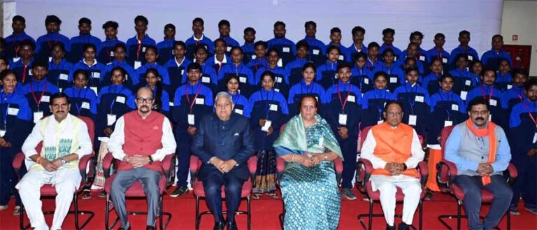 विकसित भारत के सपने को साकार करने में युवाओं की है महत्वपूर्ण भूमिका: उपराष्ट्रपति धनखड़ विकसित भारत के सपने को साकार करने में युवाओं की है महत्वपूर्ण भूमिका: उपराष्ट्रपति धनखड़