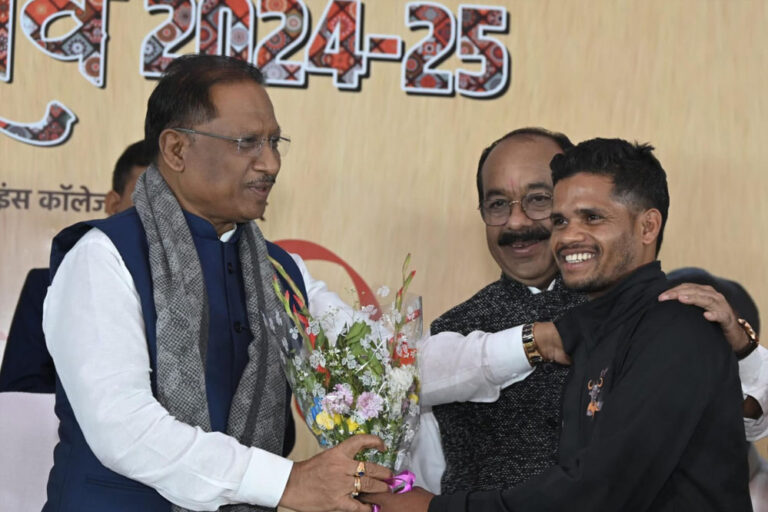 रायपुर : मुख्यमंत्री साय ने कहा निष्ठा, ईमानदारी और समर्पण से मिलती है सफलता मुख्यमंत्री साय ने कहा निष्ठा