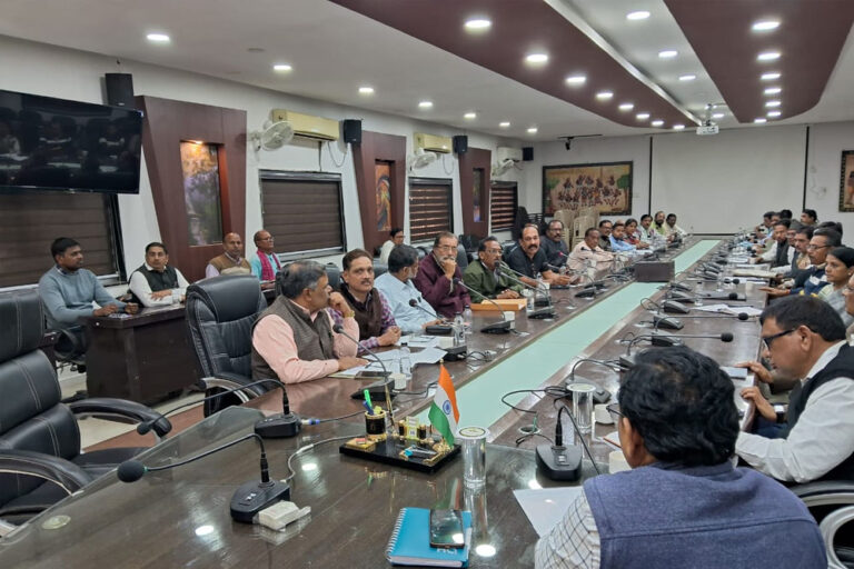 कलेक्टर की पहल से कर्मचारियों की समस्याओं का हो रहा समाधान, संयुक्त परामर्शदात्री समिति की बैठक में सार्थक विचार विमर्श