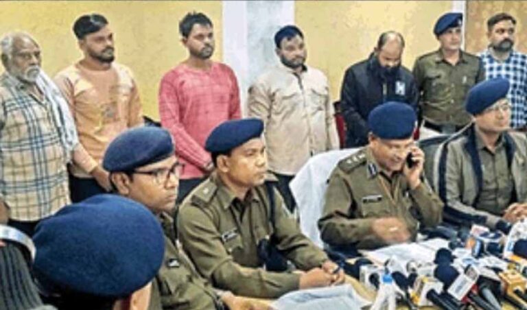 निकाय चुनाव से पहले गर्माया रायपुर का माहौल, दो क्विंटल गोमांस संग छह गिरफ्तार निकाय चुनाव से पहले गर्माया रायपुर का माहौल, दो क्विंटल गोमांस संग छह गिरफ्तार