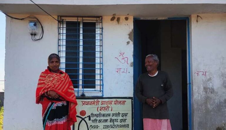 जरूरतमंदों तक पहुंच रहा शासन की योजनाओं का लाभ, मूक-बधिर दंपति हैं इसका प्रमाण