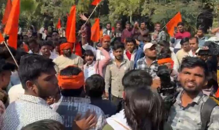 गौ माता की हत्या और तस्करी के खिलाफ सर्व हिंदू समाज का प्रदर्शन गौ माता की हत्या और तस्करी के खिलाफ सर्व हिंदू समाज का प्रदर्शन