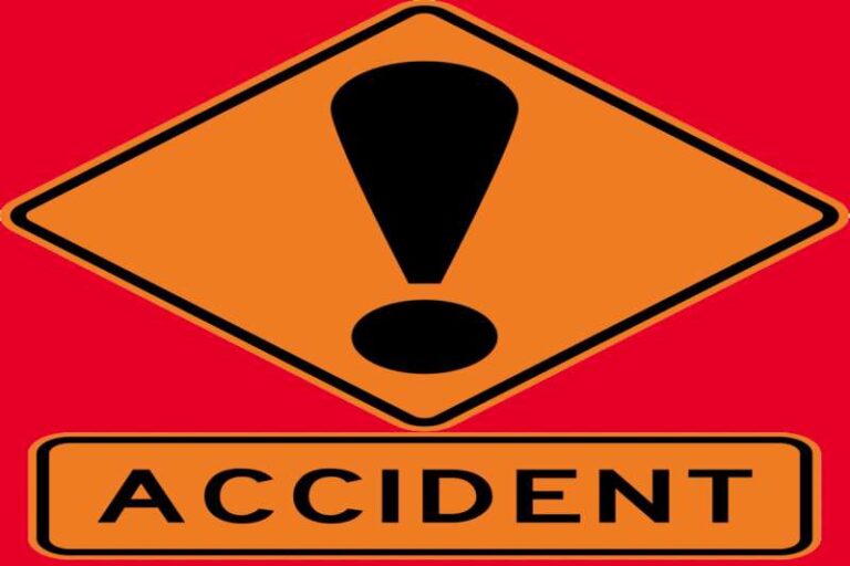 प्रयागराज से लौटते वक्त हुआ हादसा रीवा में श्रद्धालुओं से भरी ट्रैक्टर पलटी,15 लोग घायल प्रयागराज से लौटते वक्त हुआ हादसा रीवा में श्रद्धालुओं से भरी ट्रैक्टर पलटी,15 लोग घायल