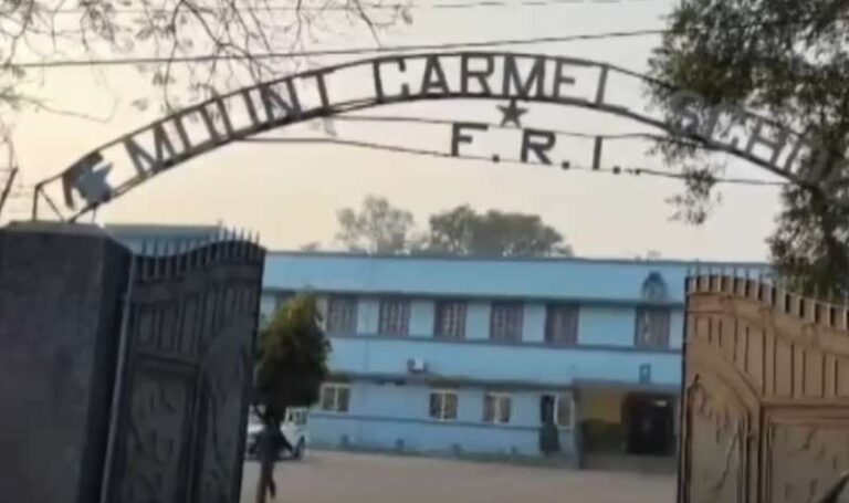 धनबाद के कार्मल स्कूल में 10वीं की छात्राओं के शर्ट उतरवाने पर प्राचार्या ने माफी मांगी