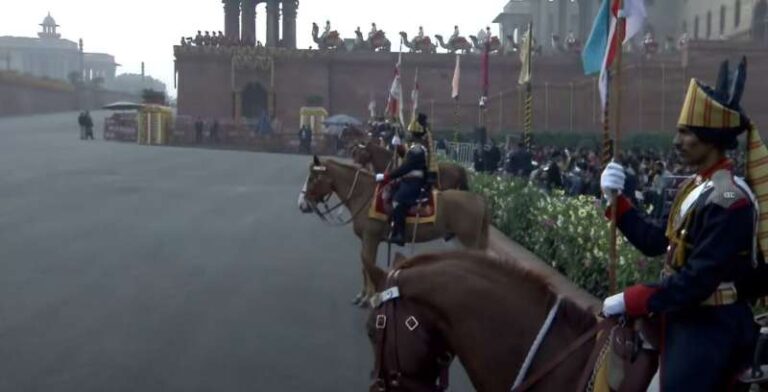 दिल्ली पुलिस ने ‘बीटिंग रिट्रीट’ अभ्यास के लिए यातायात व्यवस्था की जारी, 29 जनवरी को विजय चौक पर अभ्यास दिल्ली पुलिस ने ‘बीटिंग रिट्रीट’ अभ्यास के लिए यातायात व्यवस्था की जारी, 29 जनवरी को विजय चौक पर अभ्यास