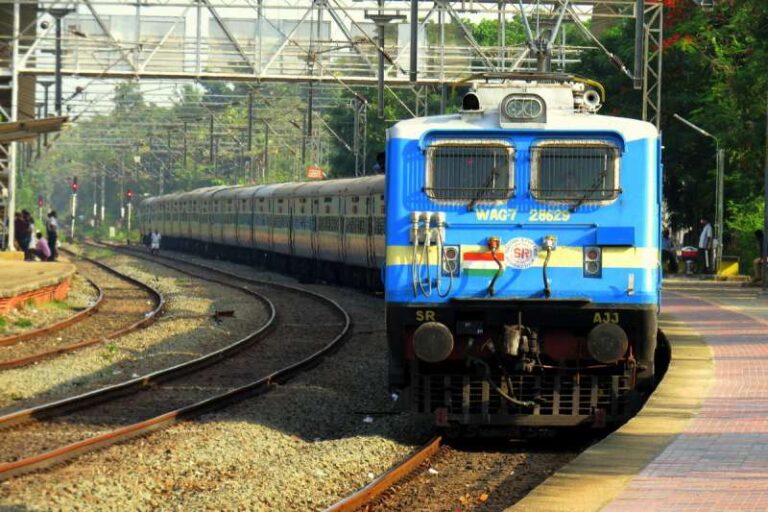 05074/05073 लालकुआ – क्रांतिवीर संगोल्ली रायन्ना (बेंगलुरु) – लालकुआ विशेष ट्रेन