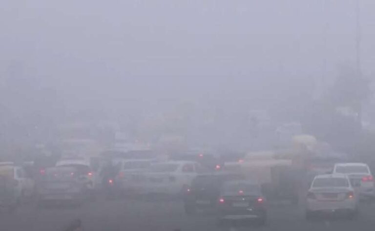 झारखंड के इस शहर में कड़ाके की ठंड, लोगों का बुरा हाल, शीतलहर का कहर झारखंड के इस शहर में कड़ाके की ठंड, लोगों का बुरा हाल, शीतलहर का कहर