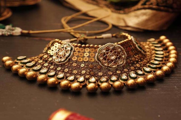 शादी के सीजन से पहले सोना-चांदी खरीदना चाहते हैं तो बाजार में जानें क्या है भाव शादी के सीजन से पहले सोना-चांदी खरीदना चाहते हैं तो बाजार में जानें क्या है भाव