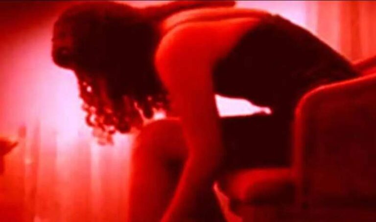 स्पा सेंटरों से पकड़ाई थी नेपाल और भोपाल के आसपास की युवतियां स्पा सेंटरों से पकड़ाई थी नेपाल और भोपाल के आसपास की युवतियां