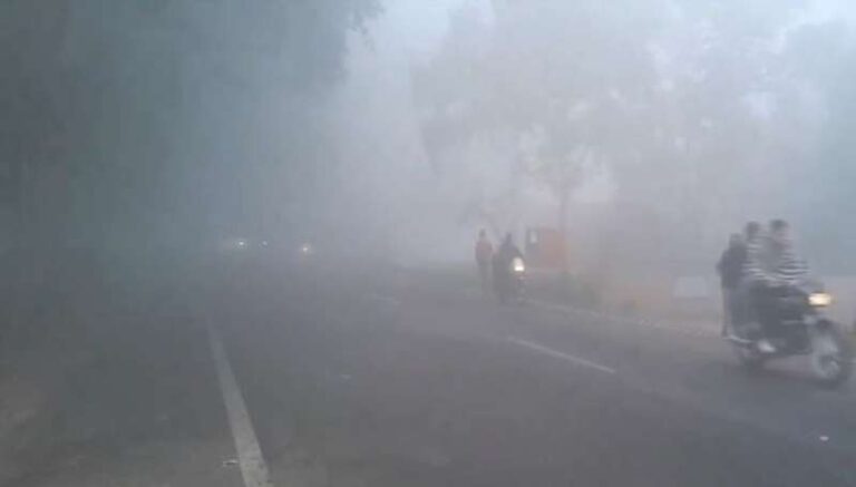 कोहरे के कारण तापमान में गिरावट, बालसमंद रहा सबसे ठंडा, ऑरेंज अलर्ट जारी कोहरे के कारण तापमान में गिरावट, बालसमंद रहा सबसे ठंडा, ऑरेंज अलर्ट जारी