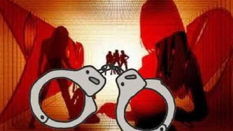 स्पा सेंटर की आड़ में चल रहा था जिस्मफरोशी का धंधा, पुलिस ने मारा छापा स्पा सेंटर की आड़ में चल रहा था जिस्मफरोशी का धंधा, पुलिस ने मारा छापा