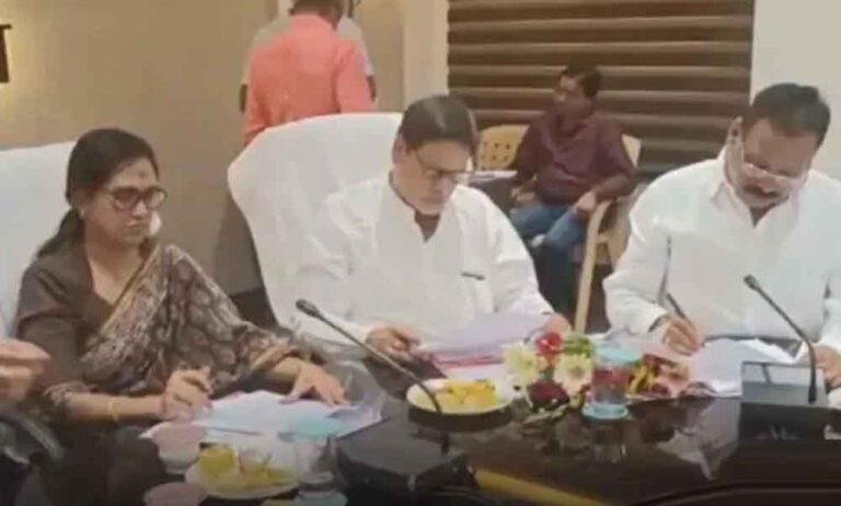 MIC की पहली बैठक, 37 प्रस्ताव पर चर्चा, 5.50 करोड़ का स्ट्रीट लाइट टेंडर किया निरस्त MIC की पहली बैठक, 37 प्रस्ताव पर चर्चा, 5.50 करोड़ का स्ट्रीट लाइट टेंडर किया निरस्त