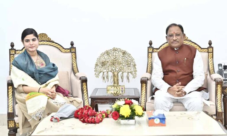 मुख्यमंत्री विष्णु देव साय से प्रसिद्ध कथावाचक देवी चित्रलेखा की सौजन्य भेंट मुख्यमंत्री विष्णु देव साय से प्रसिद्ध कथावाचक देवी चित्रलेखा की सौजन्य भेंट
