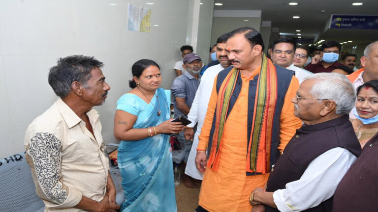 स्वास्थ्य एवं परिवार कल्याण मंत्री जायसवाल ने जिला अस्पताल दुर्ग का निरीक्षण कर स्वास्थ्य सुविधाओं का किया मूल्यांकन