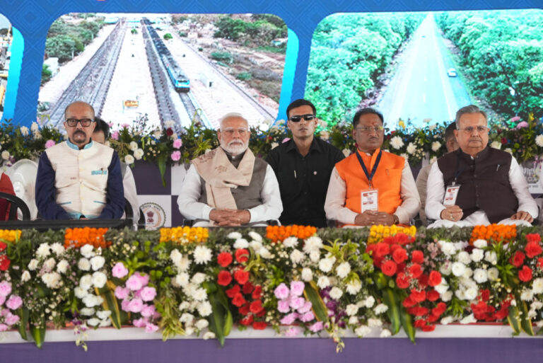 प्रधानमंत्री नरेंद्र मोदी से मिली छत्तीसगढ़ को 33 हजार 700 करोड़ रुपए की विकास परियोजनाओं की सौगात : मुख्यमंत्री विष्णुदेव साय ने जताया आभार…