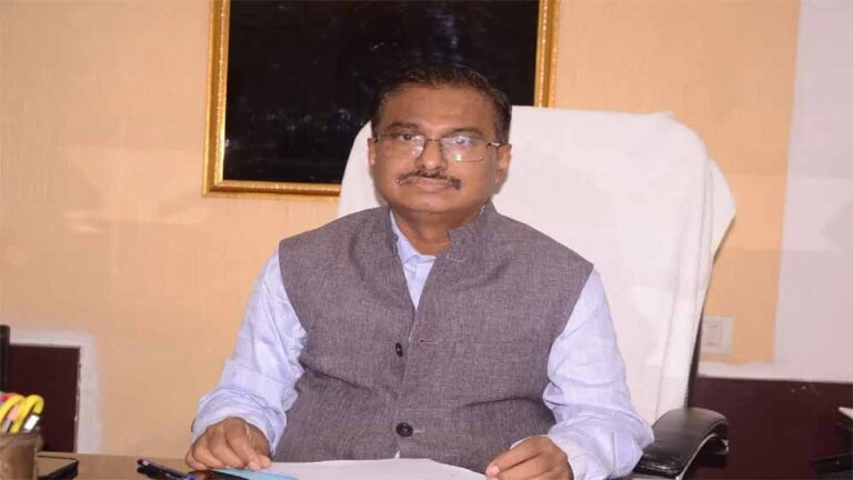 रायपुर संभाग आयुक्त महादेव कावरे कलेक्टरों के साथ करेंगे बैठक