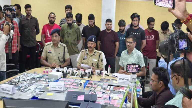 रायपुर पुलिस को बड़ी सफलता, छापेमारी कर महादेव सट्टा एप से जुड़े 14 अंतर्राज्यीय सटोरियों को किया गिरफ्तार