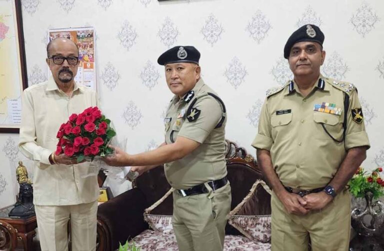 राज्यपाल डेका से सीमा सुरक्षा बल के अतिरिक्त महानिदेशक ने की भेंट