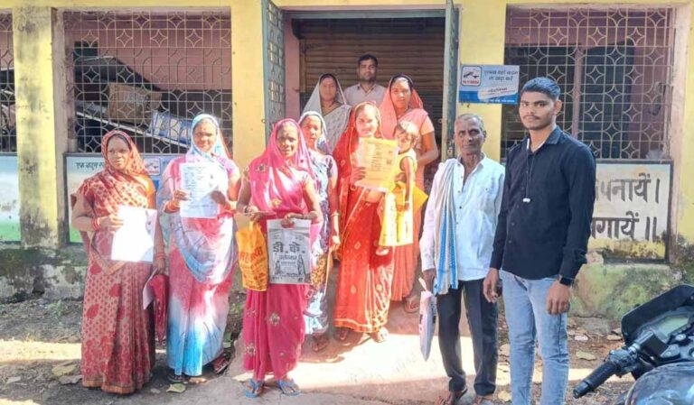 सुशासन तिहार: श्रम कार्ड बनने से श्रमिकों के चेहरे खिले