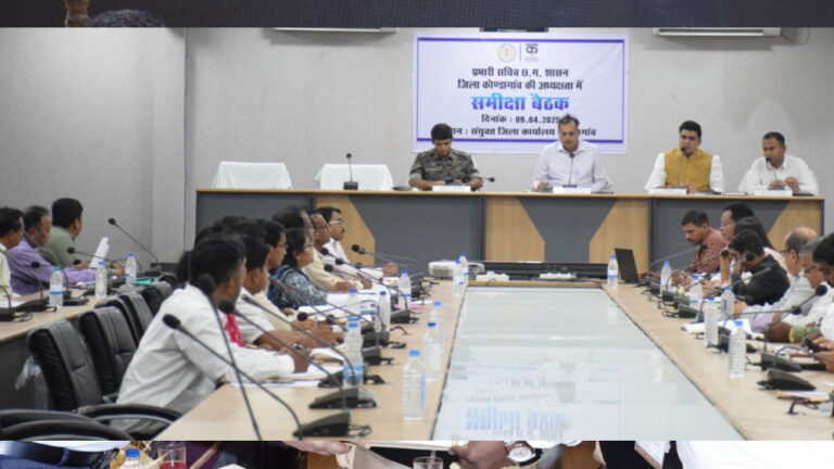 सुशासन तिहार:  प्रभारी सचिव ने कोंडागांव में जिला अधिकारियों की ली समीक्षा बैठक