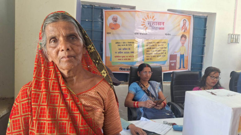 सुशासन तिहार: कोरिया जिले के ग्रामीणों ने समाधान पेटी में जमा किए आवेदन