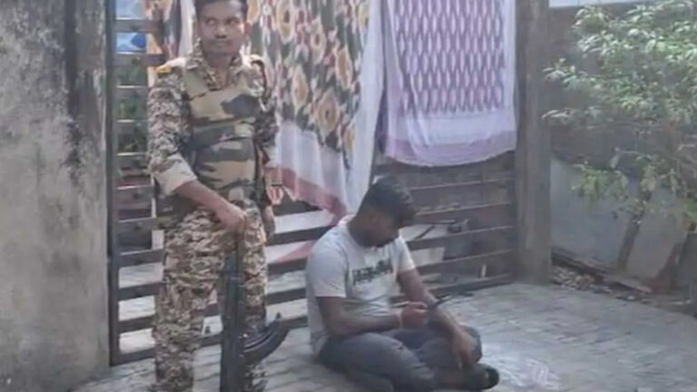 सुकमा जिले में ACB और EOW की टीम ने 6 जगह छापेमार की कार्रवाई, 5 तेंदूपत्ता प्रबंधकों के घर भी कार्रवाई