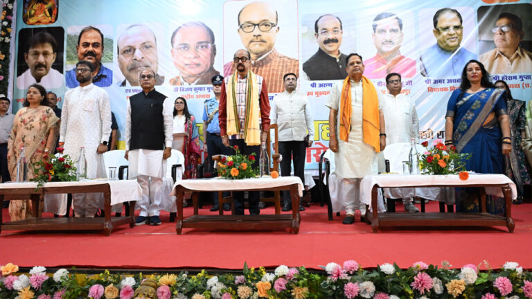 राज्यपाल रमेन डेका मध्यदेशीय वैश्य महासभा के राष्ट्रीय सम्मेलन में शामिल हुए