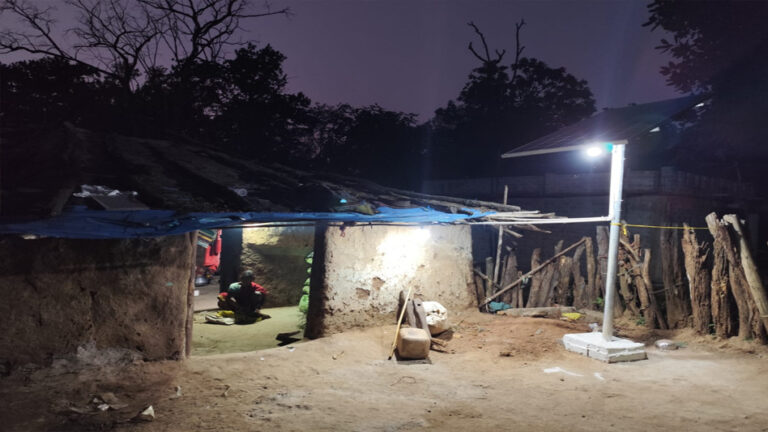 रायपुर : सौर ऊर्जा से रोशन हुए 25 बैगा परिवारों के आशियाने
