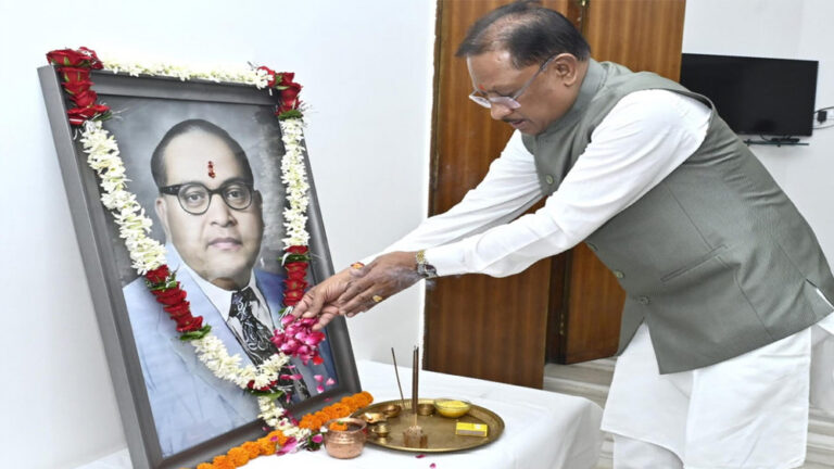 मुख्यमंत्री विष्णु देव साय ने डॉ. भीमराव अम्बेडकर की जयंती पर उन्हें किया नमन