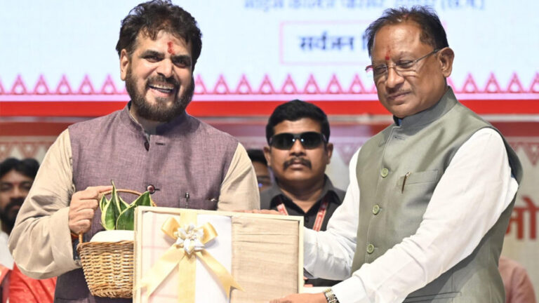 रायपुर : लोकल फॉर वोकल एवं स्वावलंबी भारत के निर्माण में छत्तीसगढ़ खादी तथा ग्रामोद्योग बोर्ड की महत्वपूर्ण भूमिका – मुख्यमंत्री विष्णुदेव साय