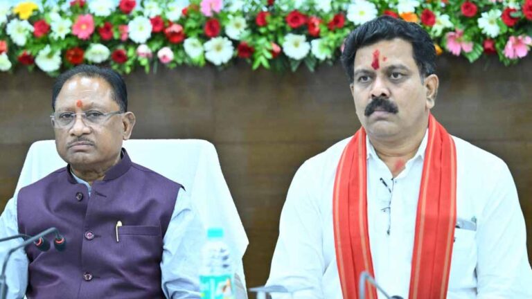 रायपुर : बस्तर संभाग में विकास कार्यों की समीक्षा: मुख्यमंत्री विष्णु देव साय ने दिए जनकल्याणकारी योजनाओं के तेज़ी से क्रियान्वयन के निर्देश