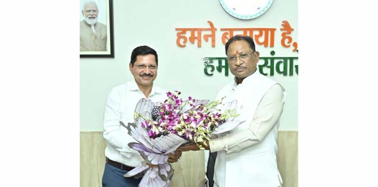 मुख्यमंत्री विष्णु देव साय से एसईसीएल के नवनियुक्त सीएमडी हरीश दुहन ने की सौजन्य भेंट