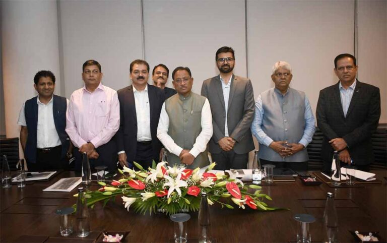 नवा रायपुर में मल्टिस्पेशियलिटी अस्पताल की स्थापना में शाल्वी ग्रुप की रुचि, मुंबई में मुख्यमंत्री साय से की मुलाकात