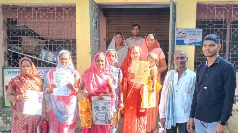 सुशासन तिहार: श्रम कार्ड बनने से श्रमिकों के चेहरे खिले