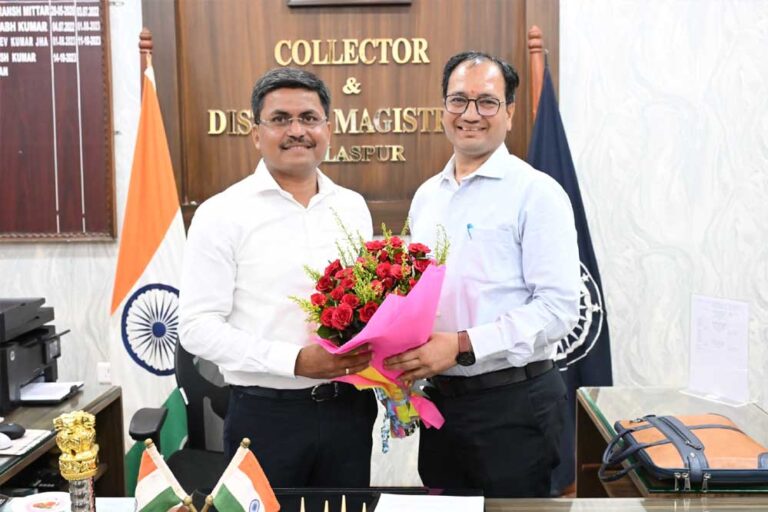 कलेक्टर संजय अग्रवाल ने कार्यभार ग्रहण किया