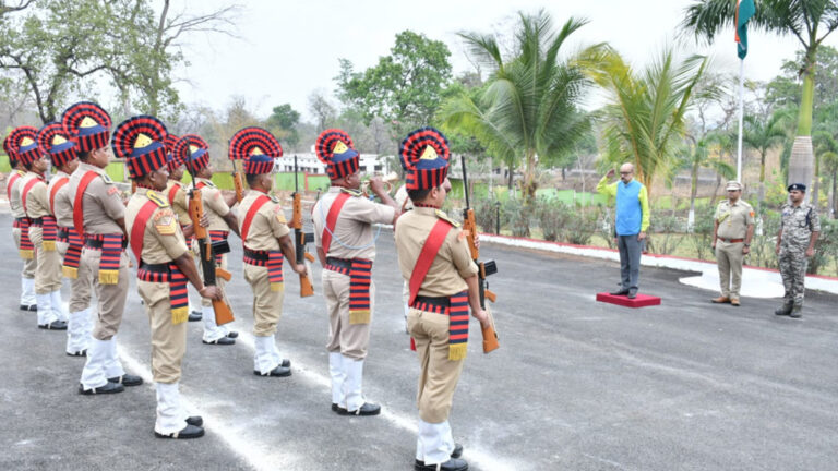 रायपुर : राज्यपाल श्री रमेन डेका पहुंचे हेलिपैड सुकमा