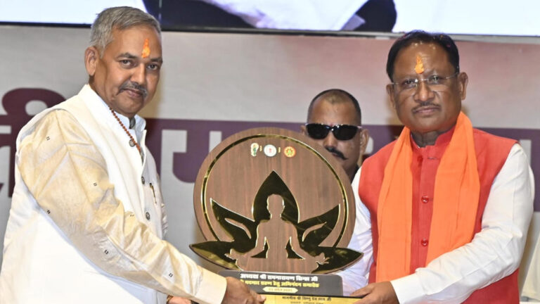 योग आयोग के नवनियुक्त अध्यक्ष के पदभार ग्रहण हेतु अभिनंदन समारोह में शामिल हुए मुख्यमंत्री श्री विष्णु देव साय