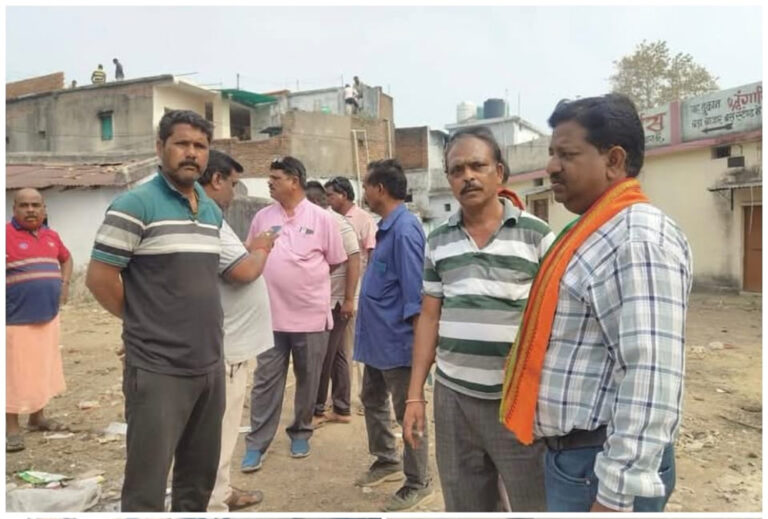 निगम महापौर और आयुक्त ने नगर भ्रमण कर जानी जनता की समस्याएं