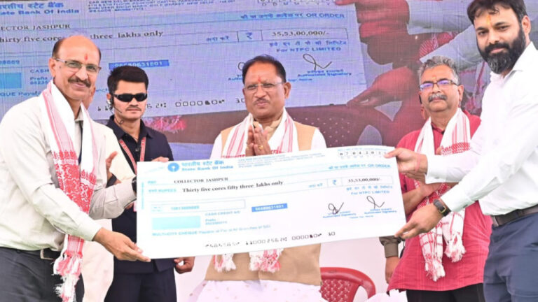 मुख्यमंत्री विष्णुदेव साय ने स्वर्गीय जगदेव राम उरांव कल्याण आश्रम चिकित्सालय का भूमिपूजन किया