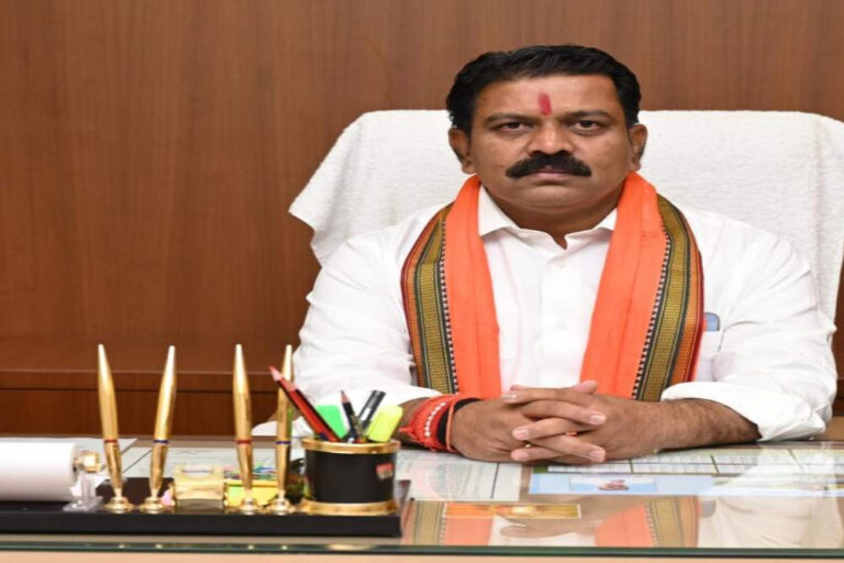 धमतरी : राज्य शासन द्वारा राजनीतिक प्रकरणों की वापसीःलोकतांत्रिक मूल्यों की रक्षा की दिशा में महत्वपूर्ण निर्णय धमतरी : राज्य शासन द्वारा राजनीतिक प्रकरणों की वापसीःलोकतांत्रिक मूल्यों की रक्षा की दिशा में महत्वपूर्ण निर्णय