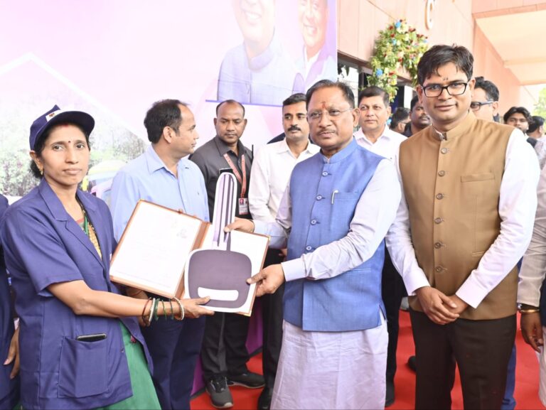 ई-ऑटो सेवा का शुभारंभ: यह केवल परिवहन सेवा का शुभारंभ नहीं, महिलाओं में स्वावलंबन और उद्यमिता को बढ़ावा देने का है सशक्त प्रयास – मुख्यमंत्री विष्णु देव साय…