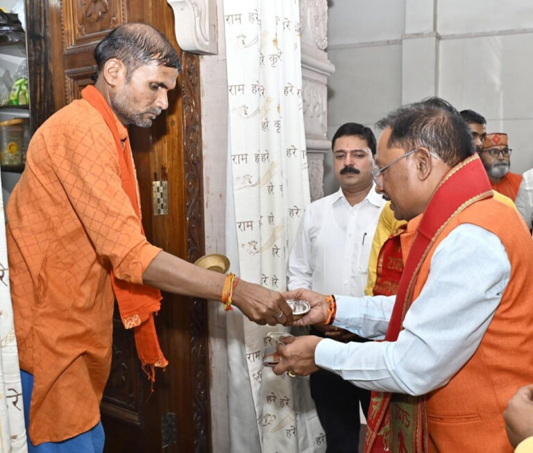 CG News: मुख्यमंत्री विष्णु देव साय ने रामनवमी के पावन अवसर पर श्रीराम मंदिर में विधिवत की पूजा-अर्चना…