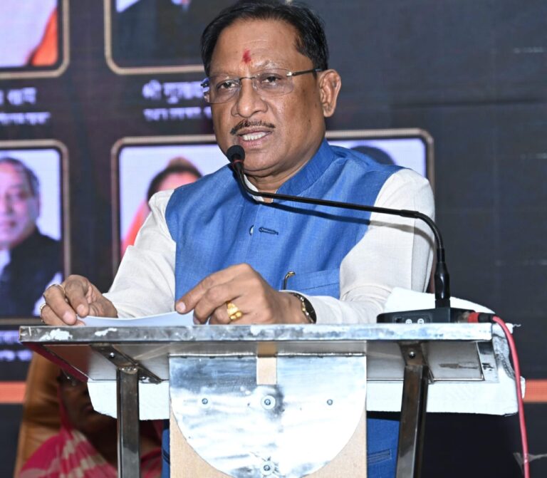 CG News: मुख्यमंत्री साय ने ‘नए दौर की भागदौड़ में पीछे छूटते भारतीयता के संस्कार’ विषय पर आयोजित ‘की-नोट’ एड्रेस में रखे अपने विचार…