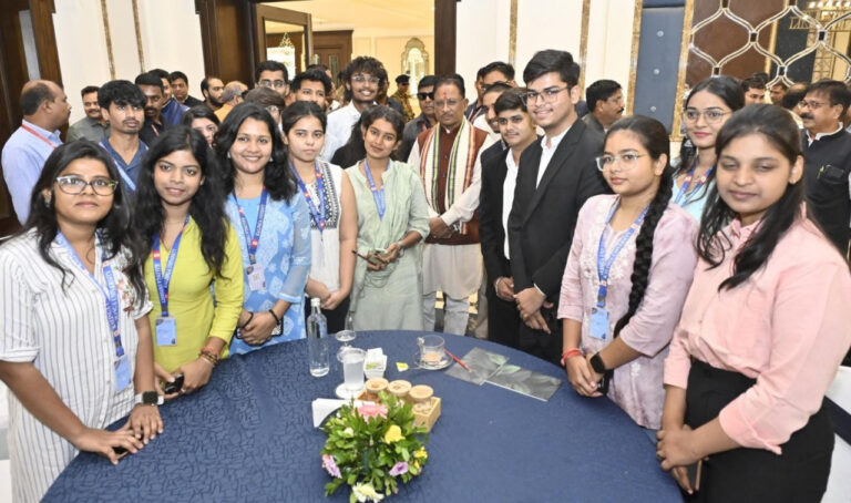 CG News: मुख्यमंत्री विष्णुदेव साय विचार फॉर विकसित छत्तीसगढ़ कार्यक्रम में हुए शामिल, छत्तीसगढ़ के विकास में युवाओं की भागीदारी को लेकर हुई चर्चा…